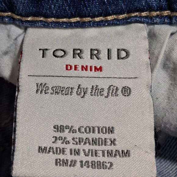 TORRID Jeans Womens 20R(40x30) Crop Boyfriend Stretch Jeans ‎ Mid Rise - Picture 2 of 15